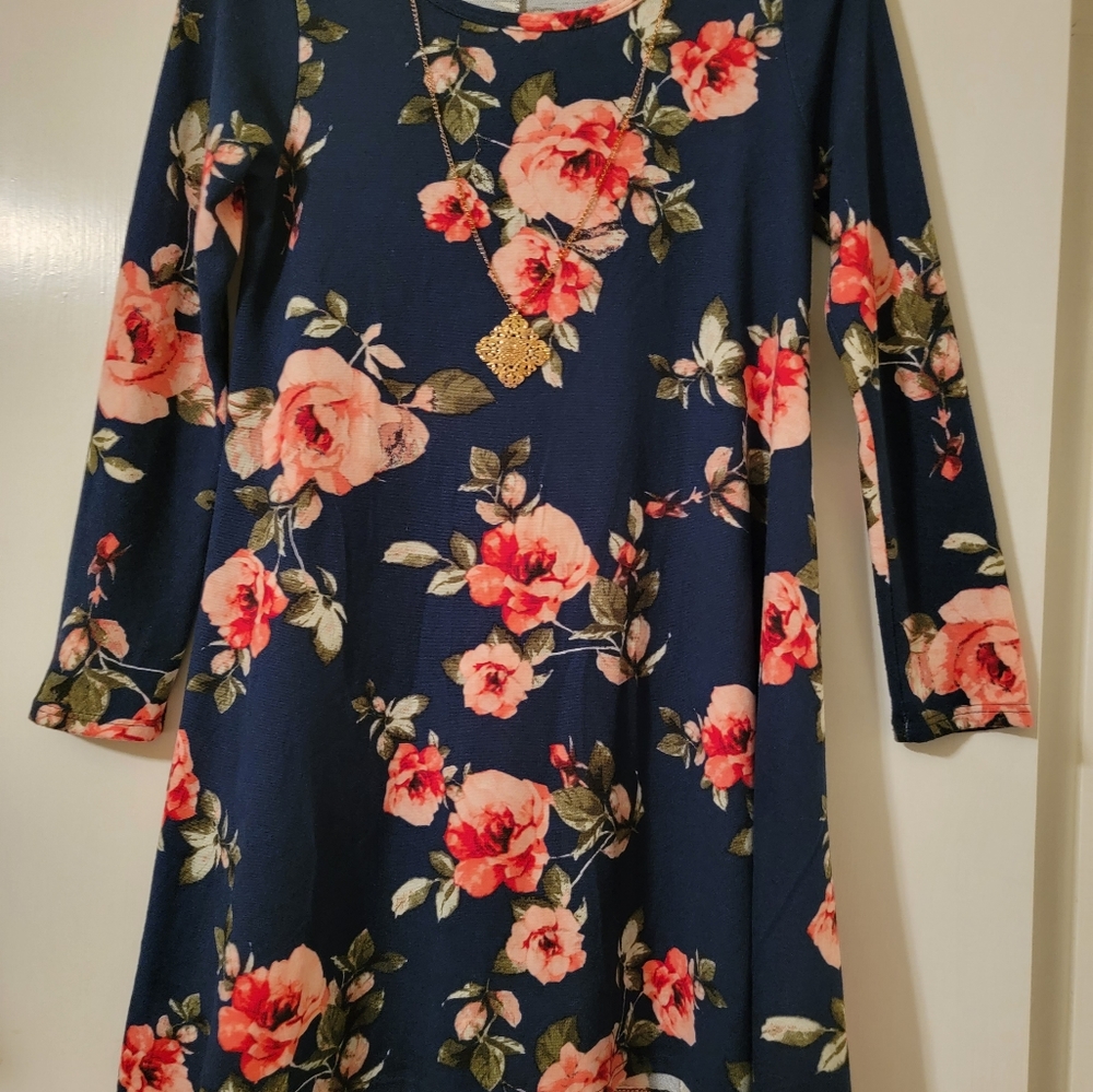 French Atmosphere dress with necklace
